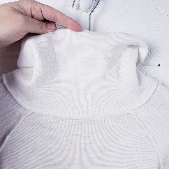 FREE PEOPLE Split Back Turtleneck Top Long Sleeve Ivory Size Small OB536113 - Picture 3 of 9